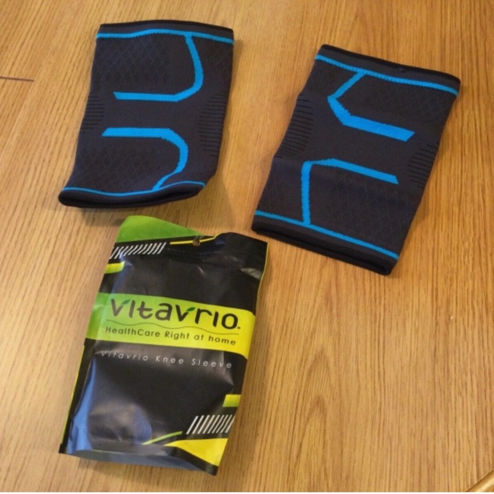 Vitavrio Fitness Compression Knee Sleeve
